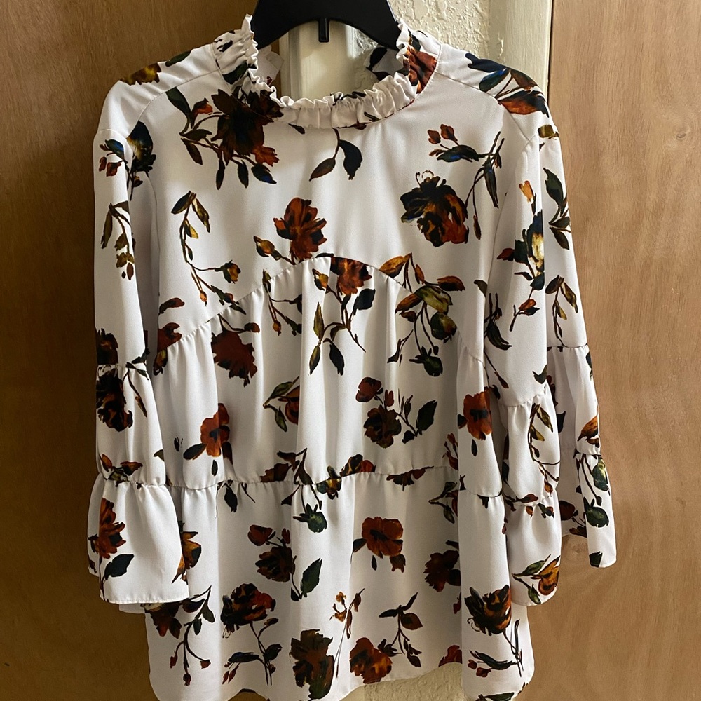 Floral Ruffle Blouse - Picture 2 of 6